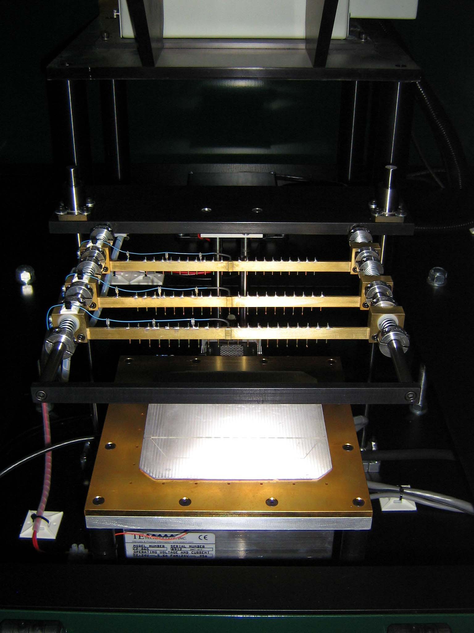 pneumatic contacting assembly
